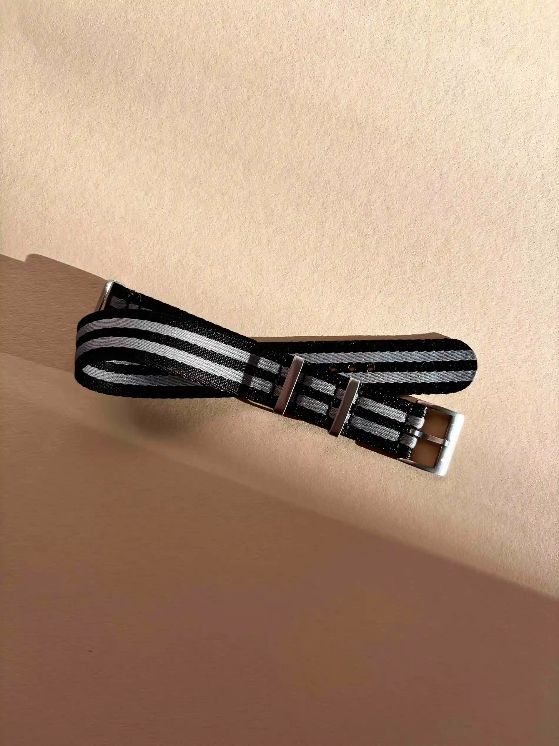 nylon-nato-strap-grey-black-vild <b>MISSION</b> <br><small>Stoff Nato Strap grau-schwarz</small> – Bild 1