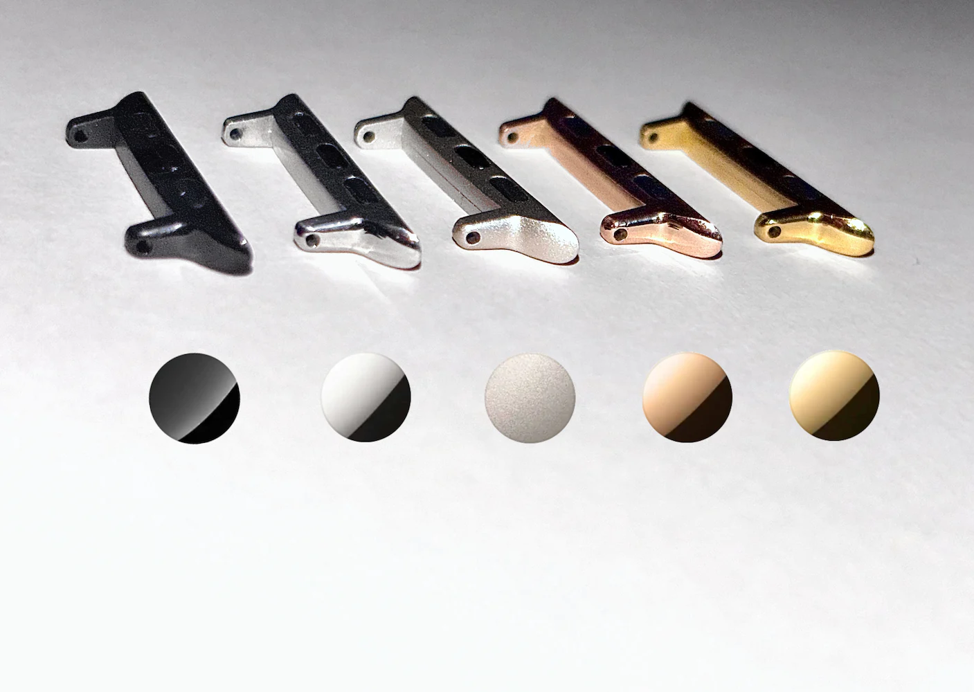 Apple Watch adapter colors are displayed side-by-side for selection on the product page.