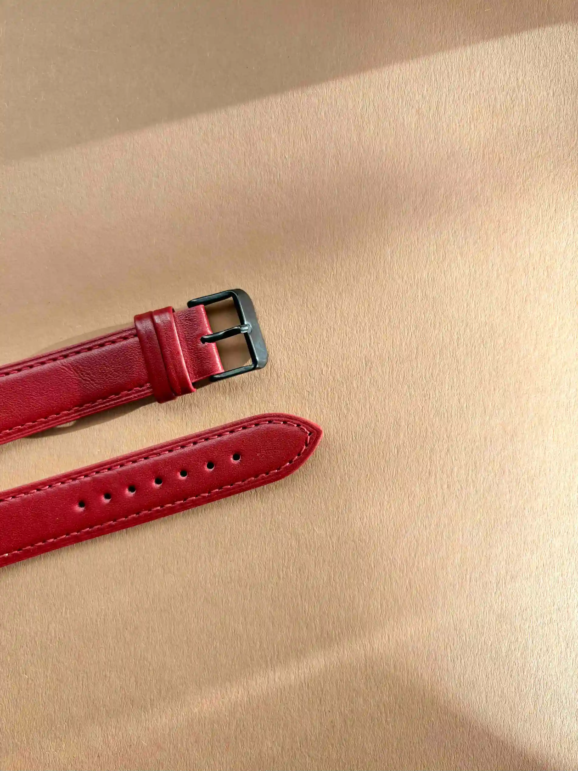 watch strap-leather-red-vild-hamburg <b>KARMIN</b> <br><small>Uhrenarmband Leder rot</small> – Bild 1