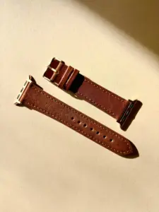 Apple Watch leather strap, brown, in sunlight against a colored background by vild Hamburg