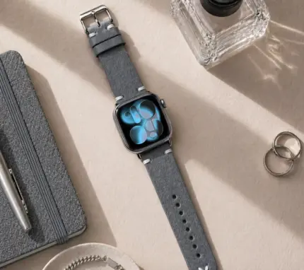 Apple Watch vintage grey leather strap from vild Hamburg, mounted on the watch and photographed from above with matching decoration