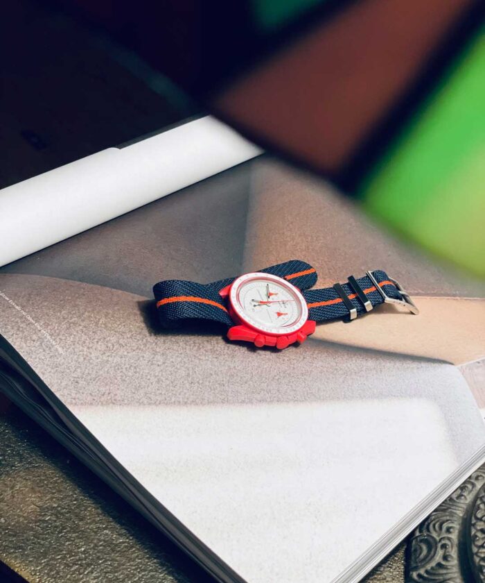 MoonSwatch Mission to Mars mit Nato Strap in Rot und Dunkelblau von vild Hamburg