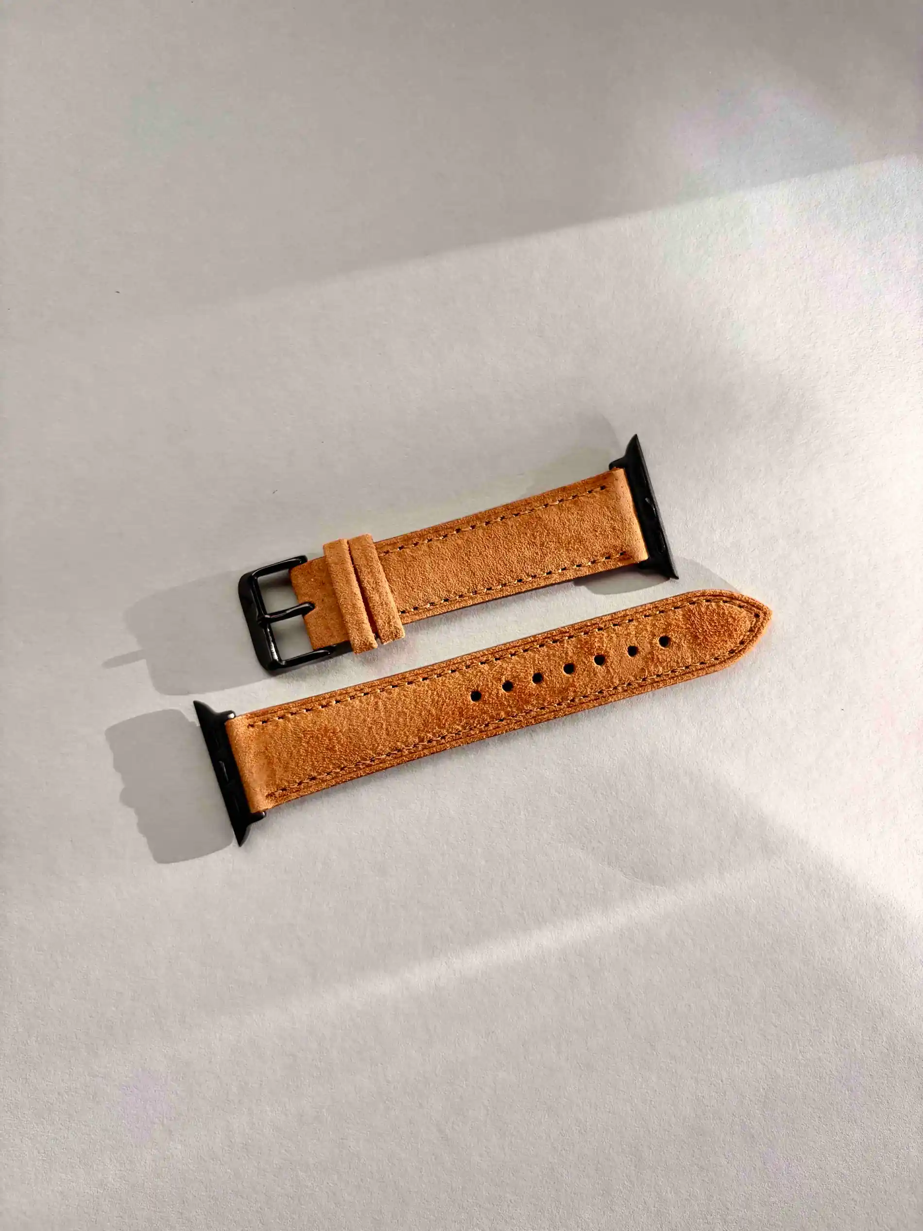 apple-watch-band-suede-yellow-brown-vild-hamburg <b>BERNSTEIN</b> <br><small>Apple Watch Armband Wildleder hellbraun</small> – Bild 1