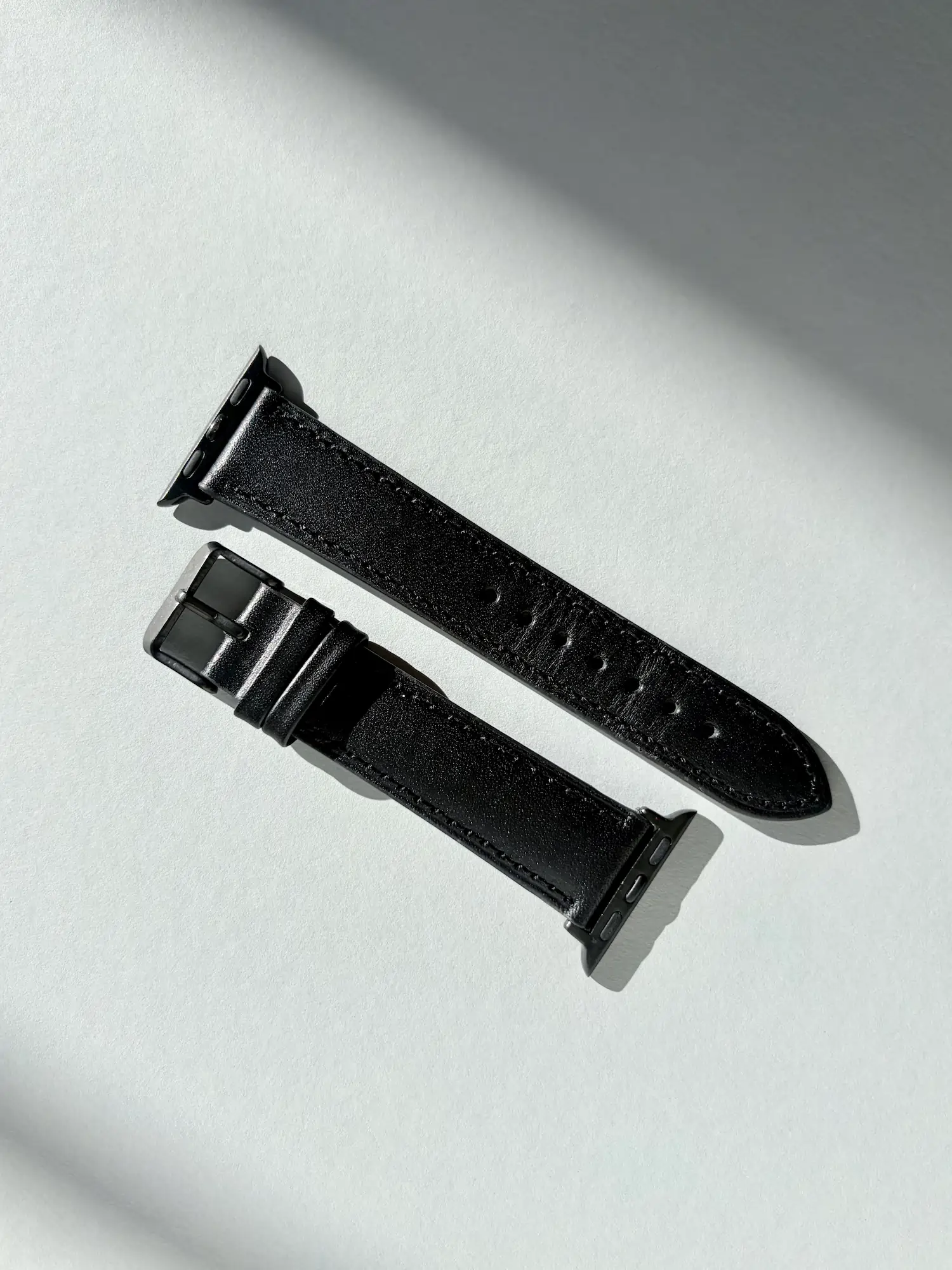 apple-watch-lederarmband-schwarz-front-vild-hamburg <b>STEN</b> <br><small>Apple Watch Lederarmband schwarz</small> โ Bild 1