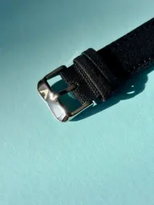 canvas uhrarmband schwarz Edelstahl Dornschließe im Sonnenlicht von vild Hamburg