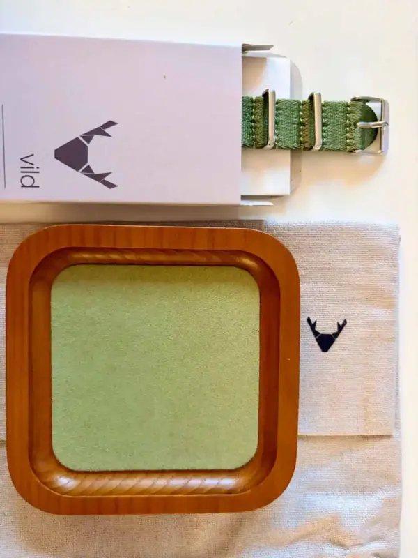 nato-strap-gruen-holztablett-gruen-vild-hamburg