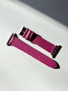 apple watch leder armband himbeere von vild Hamburg Seitenansicht