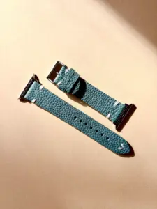 schlichtes apple watch leder armband pistazie von vild Hamburg Seitenansicht