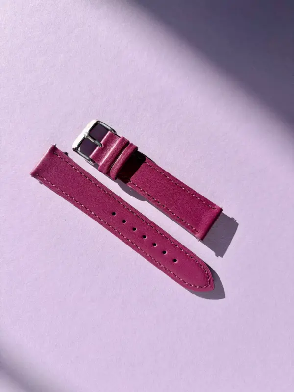 leder uhrarmband Himbeere von vild Hamburg Seitenansicht